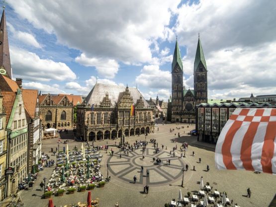 Hansestadt Bremen - Blick aus der Vogelperspektive über den Marktplatz
