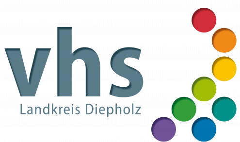 Logo VHS Landkreis Diepholz: graue Schrift mit bunten Punkten im Halbreis von rechts